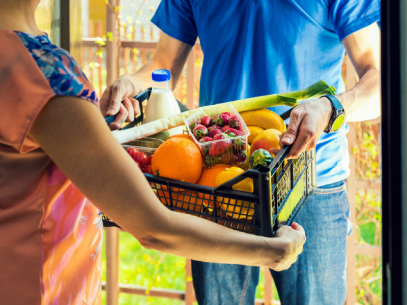 veille sociale du livreur de repas auprès d'un senior