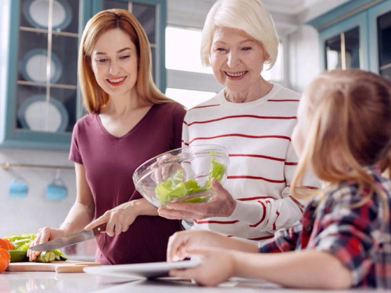 repas frais et léger pour une personne âgée en été