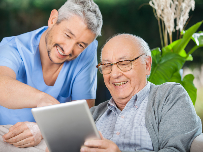 aidant comparant les services de portage de repas